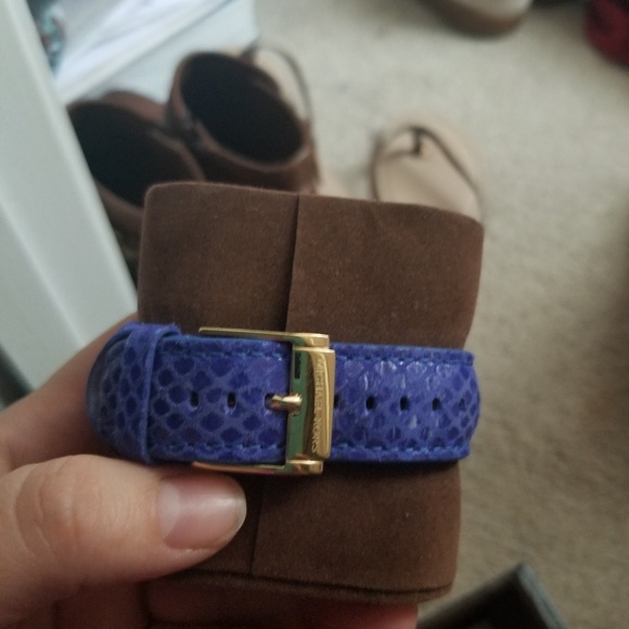 Watch - Picture 3 of 7